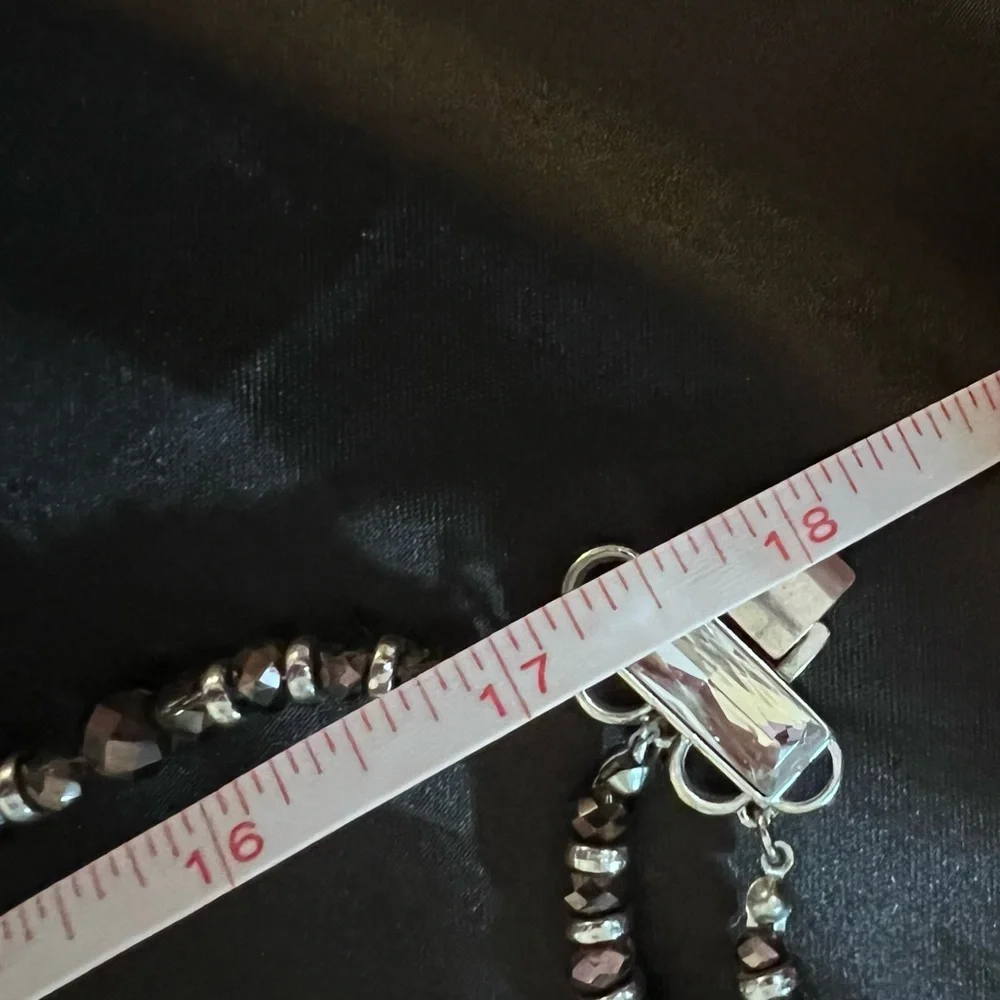 GUC- Iridescent beautiful 3 strand necklace with a fold over clasp. - Picture 8 of 8